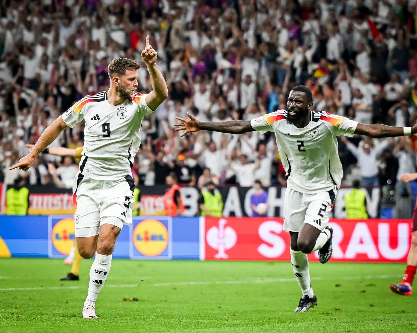 德国队力克瑞典队，波尔点燃赛场