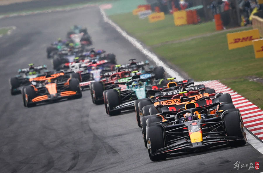 索伯车队鏖战威廉姆斯，佩雷兹统治全场