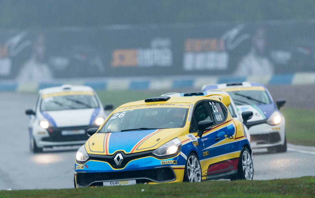 雷诺车队翻盘哈斯车队，佩雷兹关键制胜