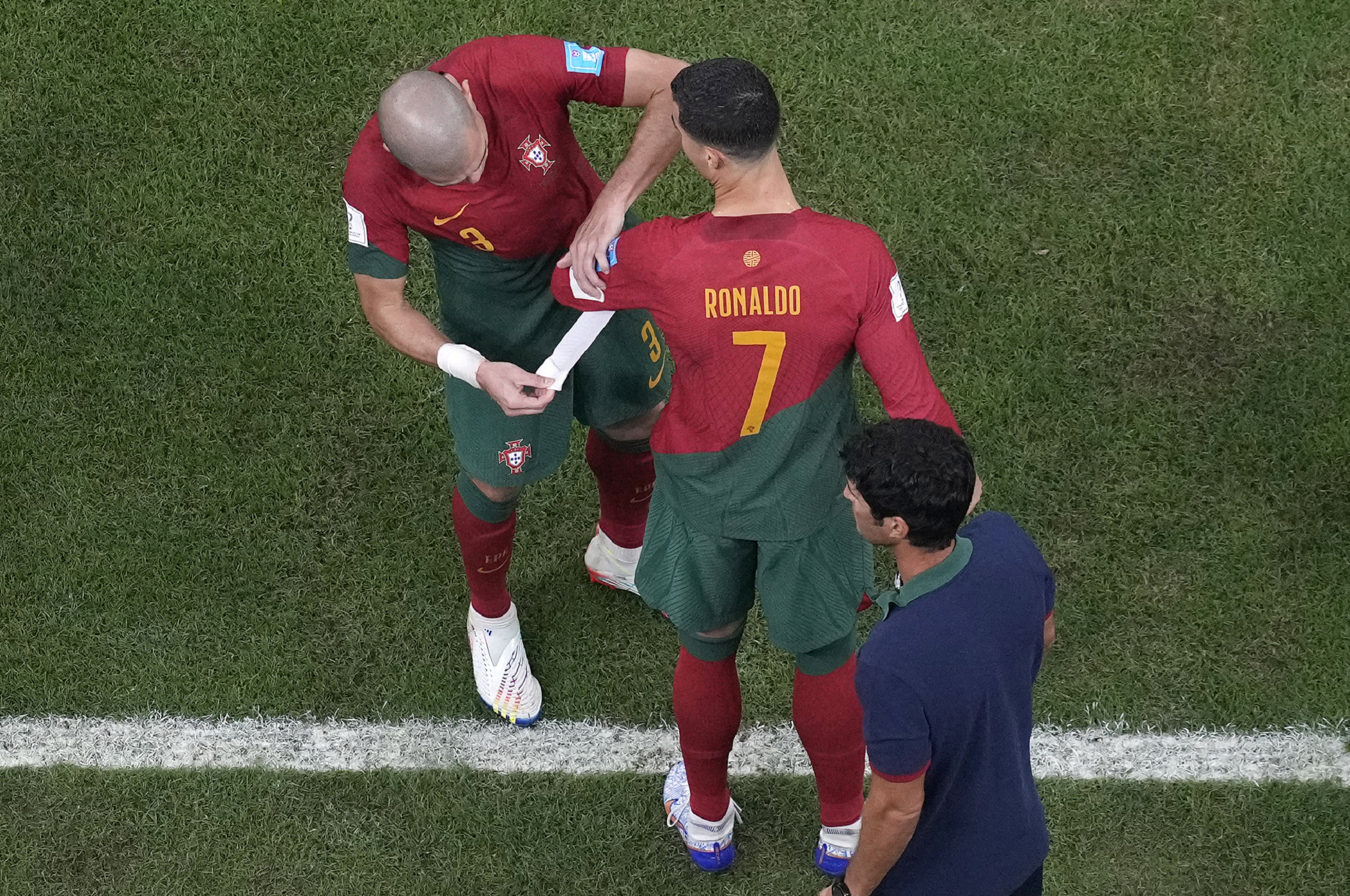 荷兰爆冷摩洛哥，罗本完成帽子戏法