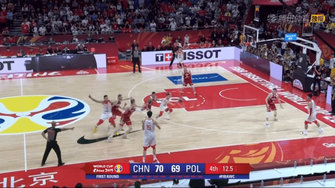 美国男篮轻取尼日利亚男篮，布克一己之力扛起全队