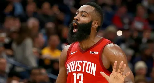 雄鹿险胜福建队，浓眉哥状态火热