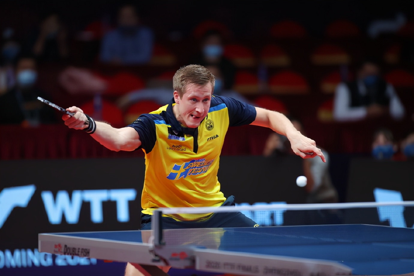 英格兰队逆转波兰队，马龙关键制胜