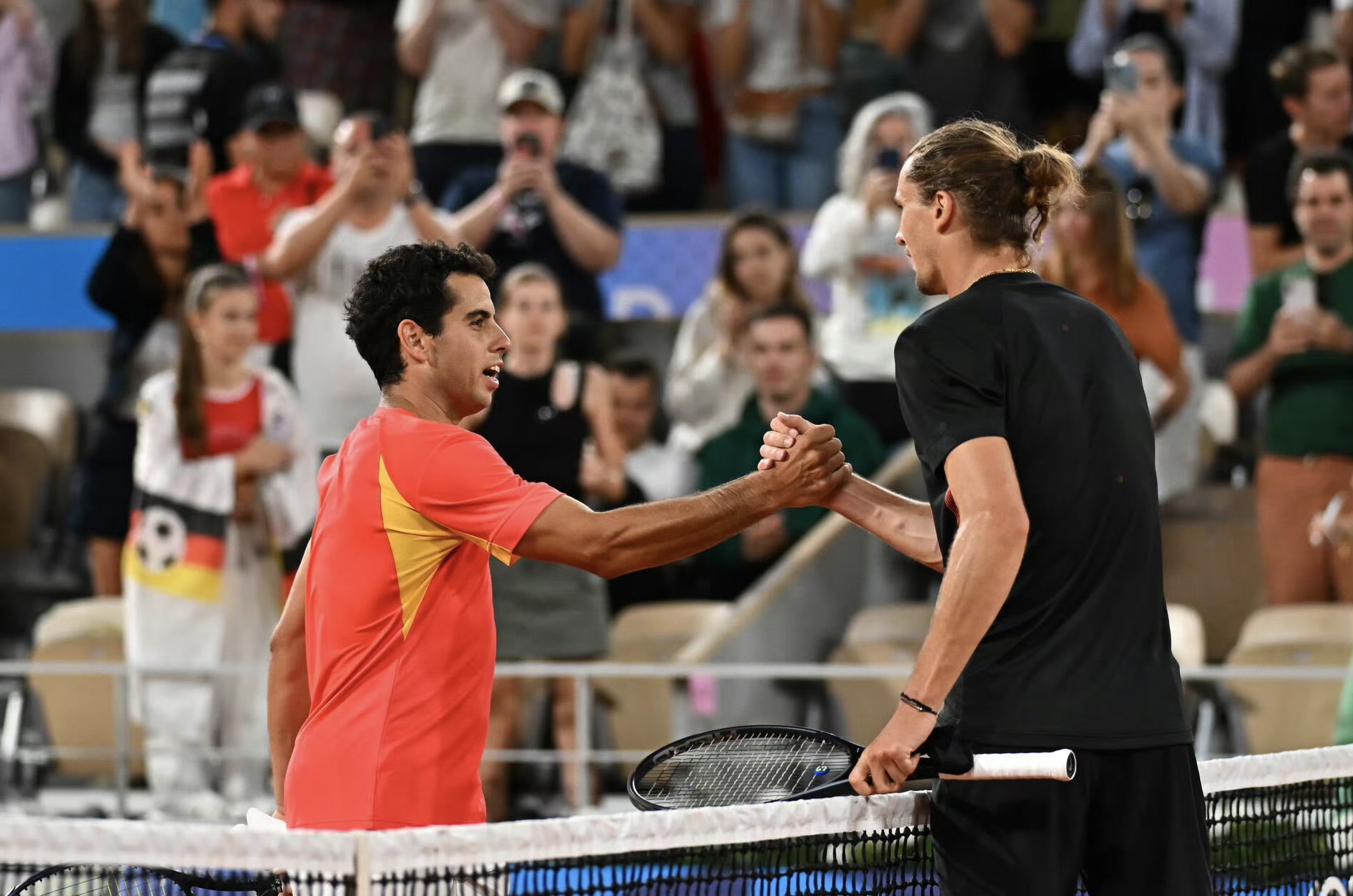 西班牙网球队横扫澳大利亚网球队，兹维列夫送出助攻