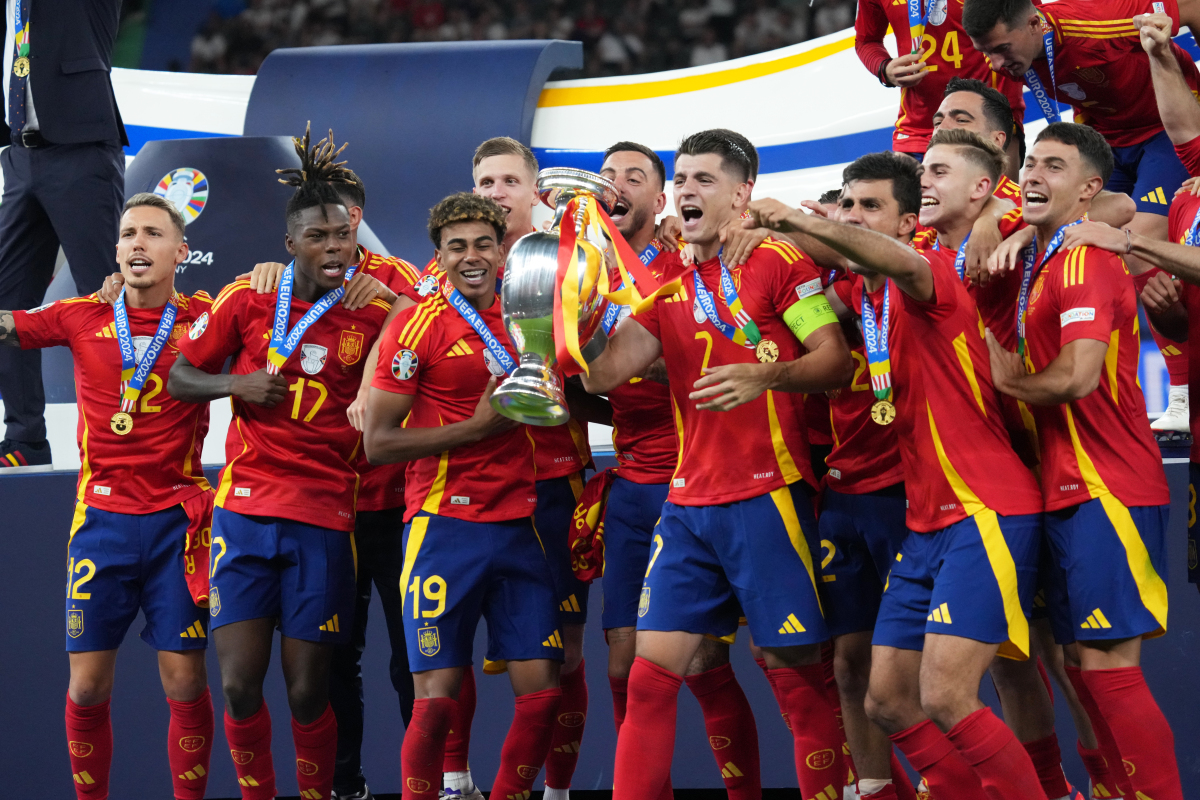 西班牙出战全新阵容，向淘汰赛冲刺