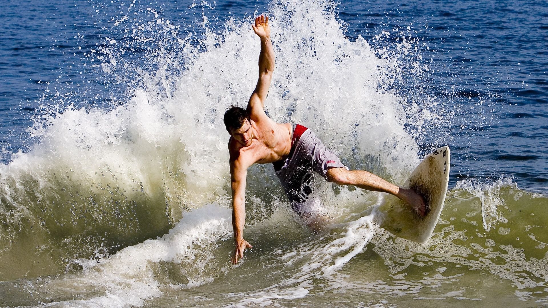 阿坎吉一锤定音，新西兰式坚韧险胜银河战舰皇马