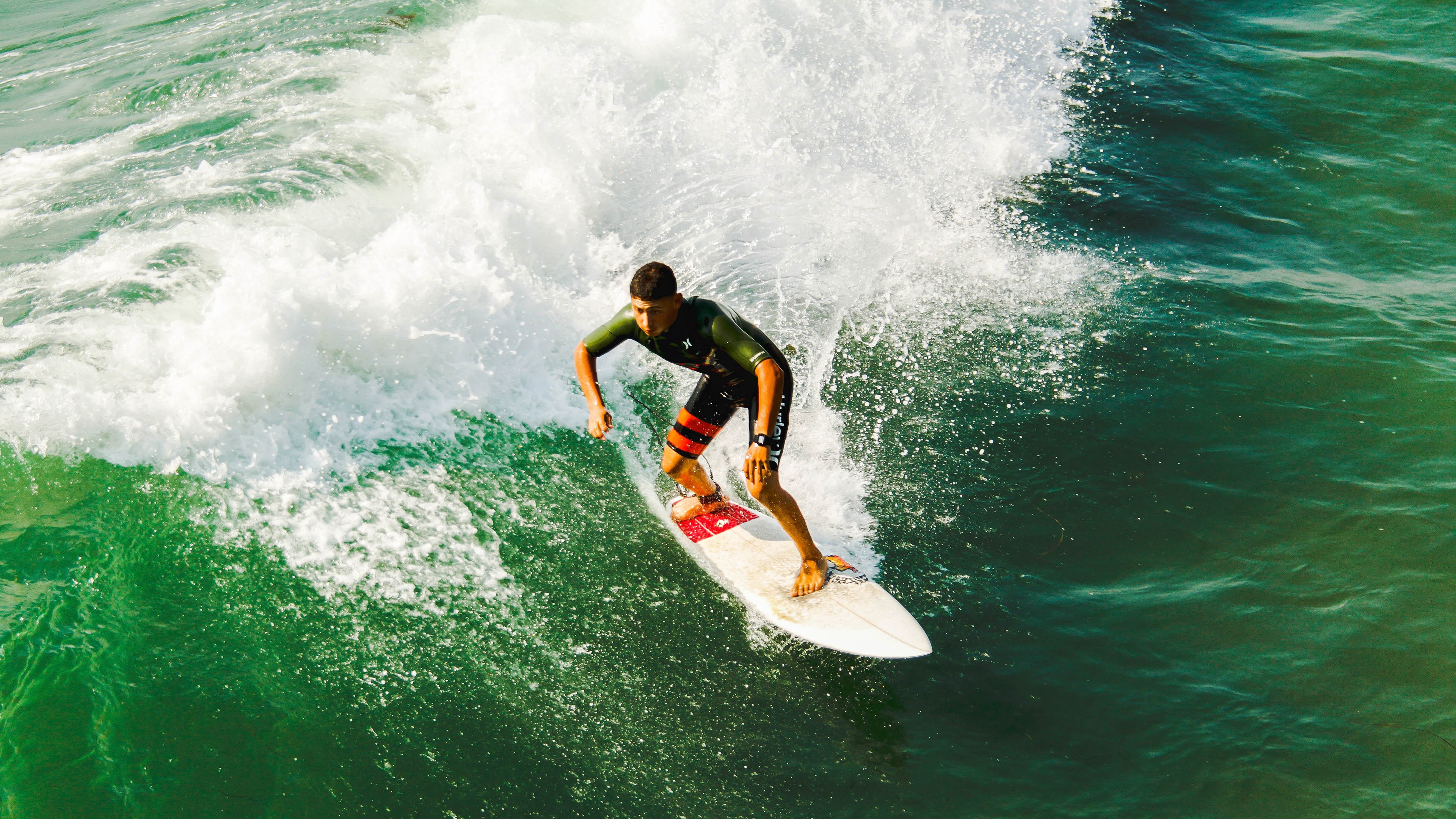 当蓝黑遇见黑色雄狮，阿坎吉的统治之夜，一场跨越两洲的足球哲思